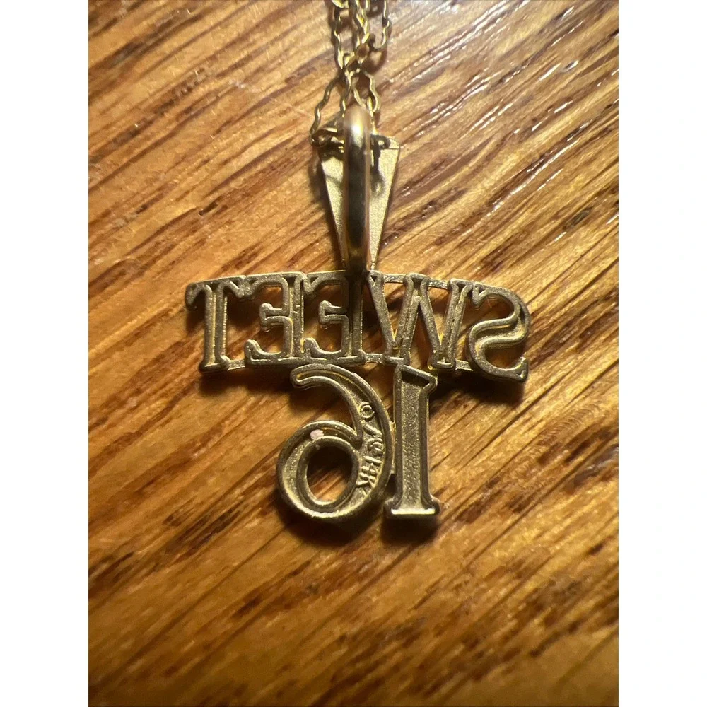 14K Yellow Gold Sweet 16 Pendant Necklace 18 Inch Scalloped Link Chain Milestone